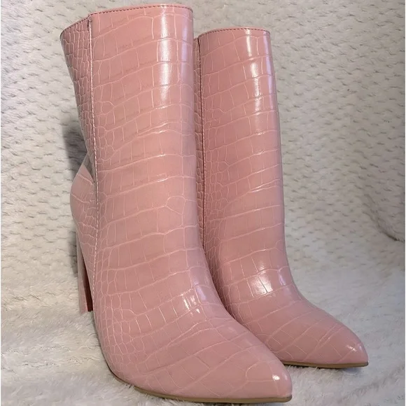 Fashion Nova Heel Boots - Picture 1 of 4